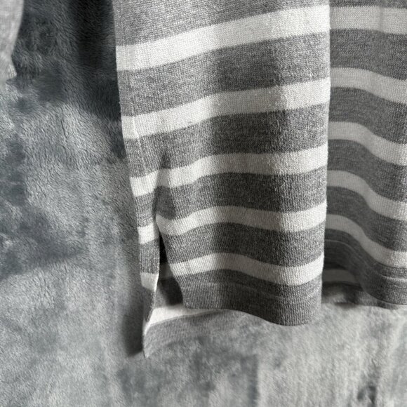 Pina Rossi Woman’s Top Gray And White Striped Lace Upfront Side Slits Medium - Picture 7 of 12